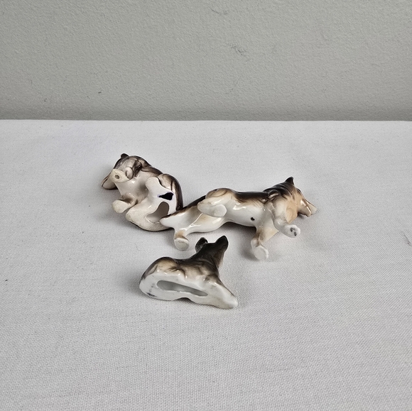 Vintage Mid Century Bone China set of three German Shepherd mini dog figurines - Picture 4 of 6